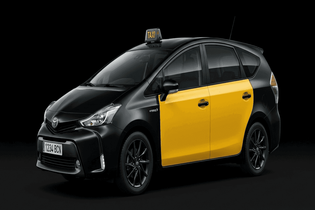 Toyota Prius+ eco hybrid Barcelona airport taxi in black and yellow AMB livery, seats 4 passengers with 4 suitcases
